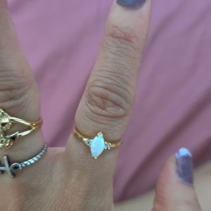 Opal gold ring